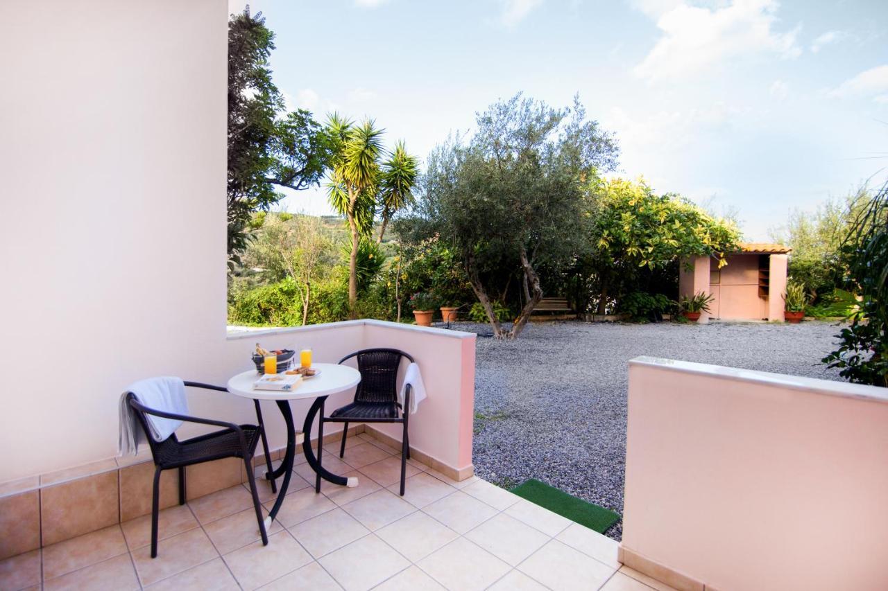Aphrodite Studios & Apartment Bali  エクステリア 写真