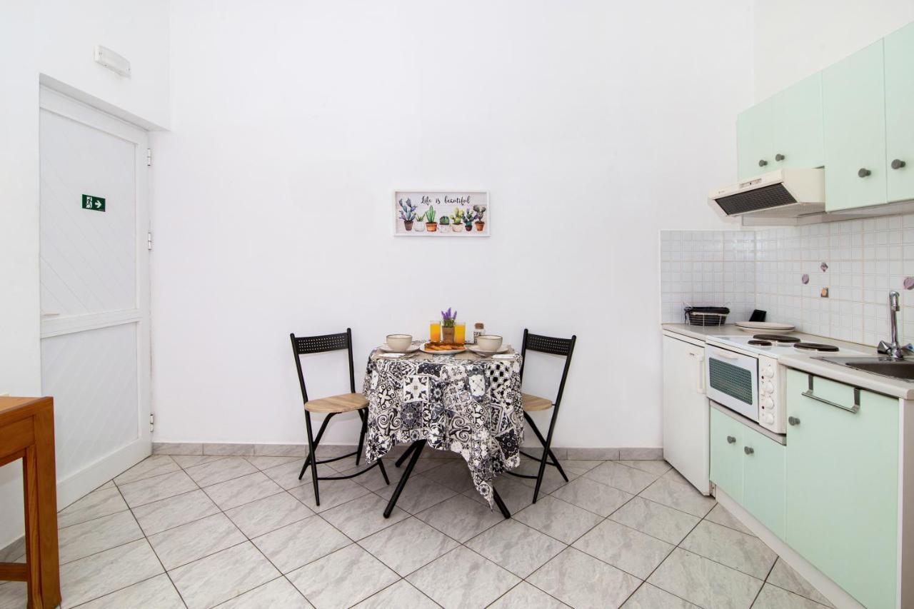 Aphrodite Studios & Apartment Bali  エクステリア 写真